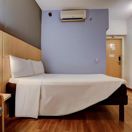 Ibis Vitoria Praia Do Canto Exterior foto